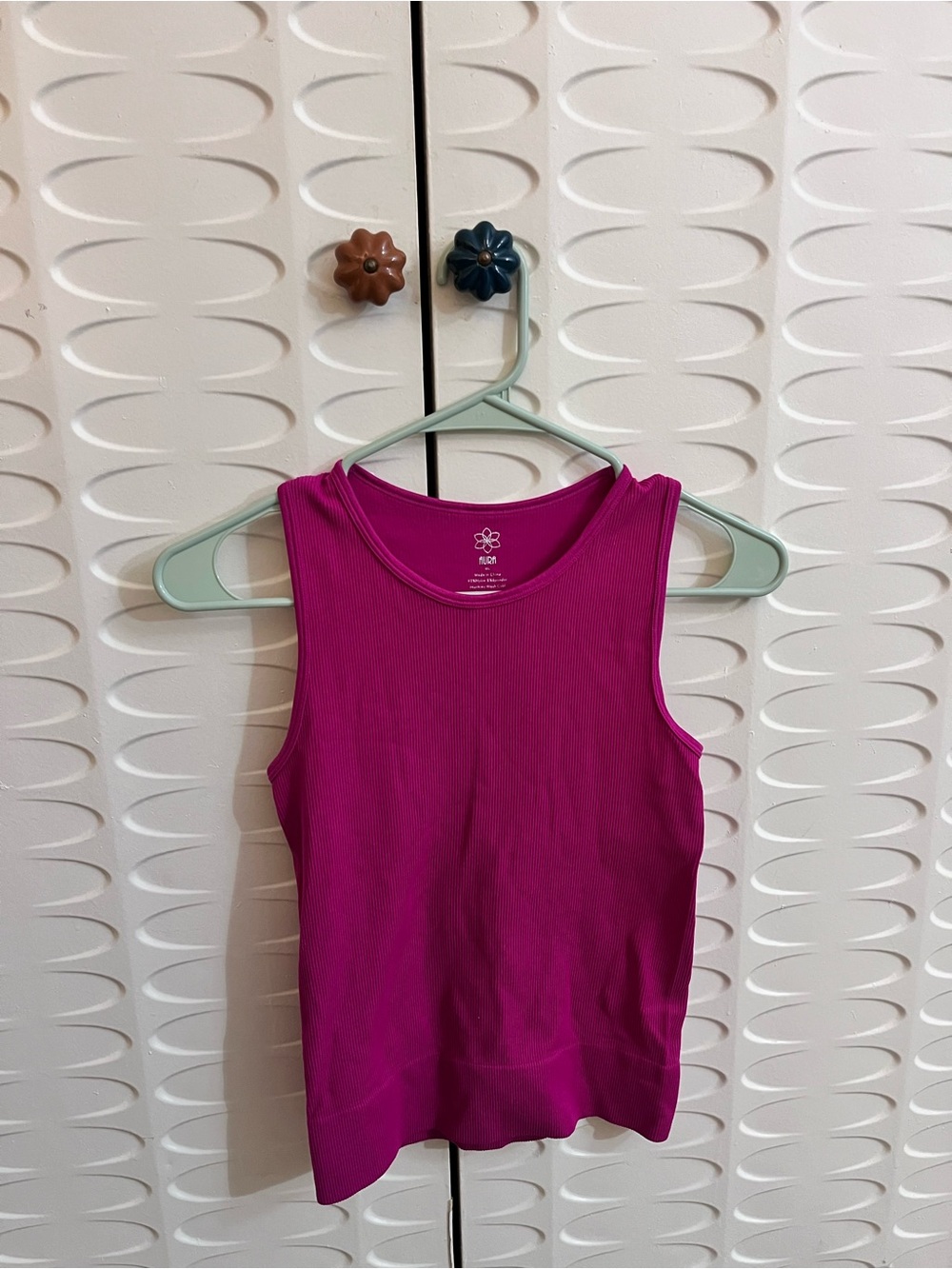 Aura Women’s M/L Magenta Fuchsia Cropped Tank Top Nylon Spandex SAWB529